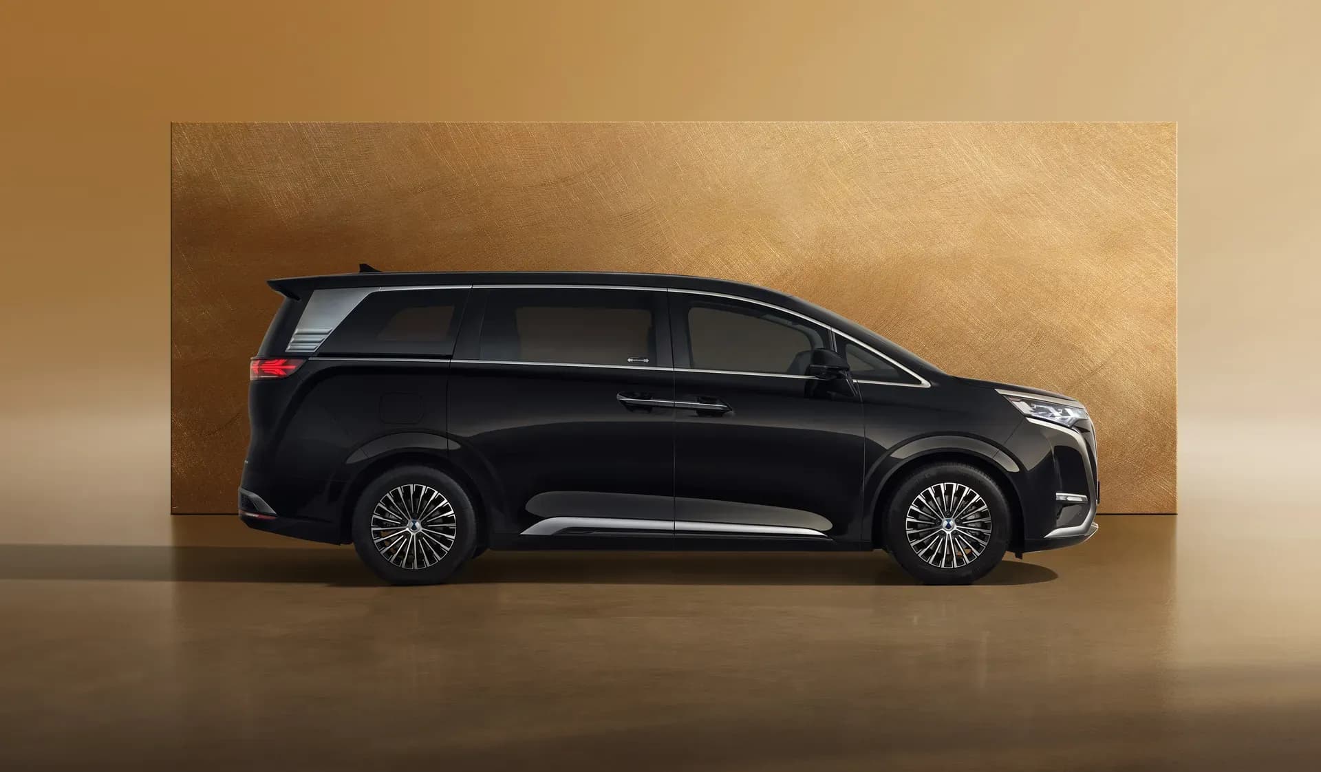 Tampak samping kanan DANZA D9 warna hitam